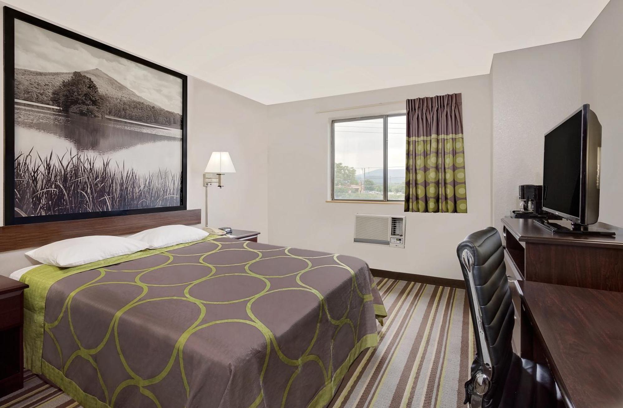 فندق Super 8 By Wyndham واينزبورو المظهر الخارجي الصورة